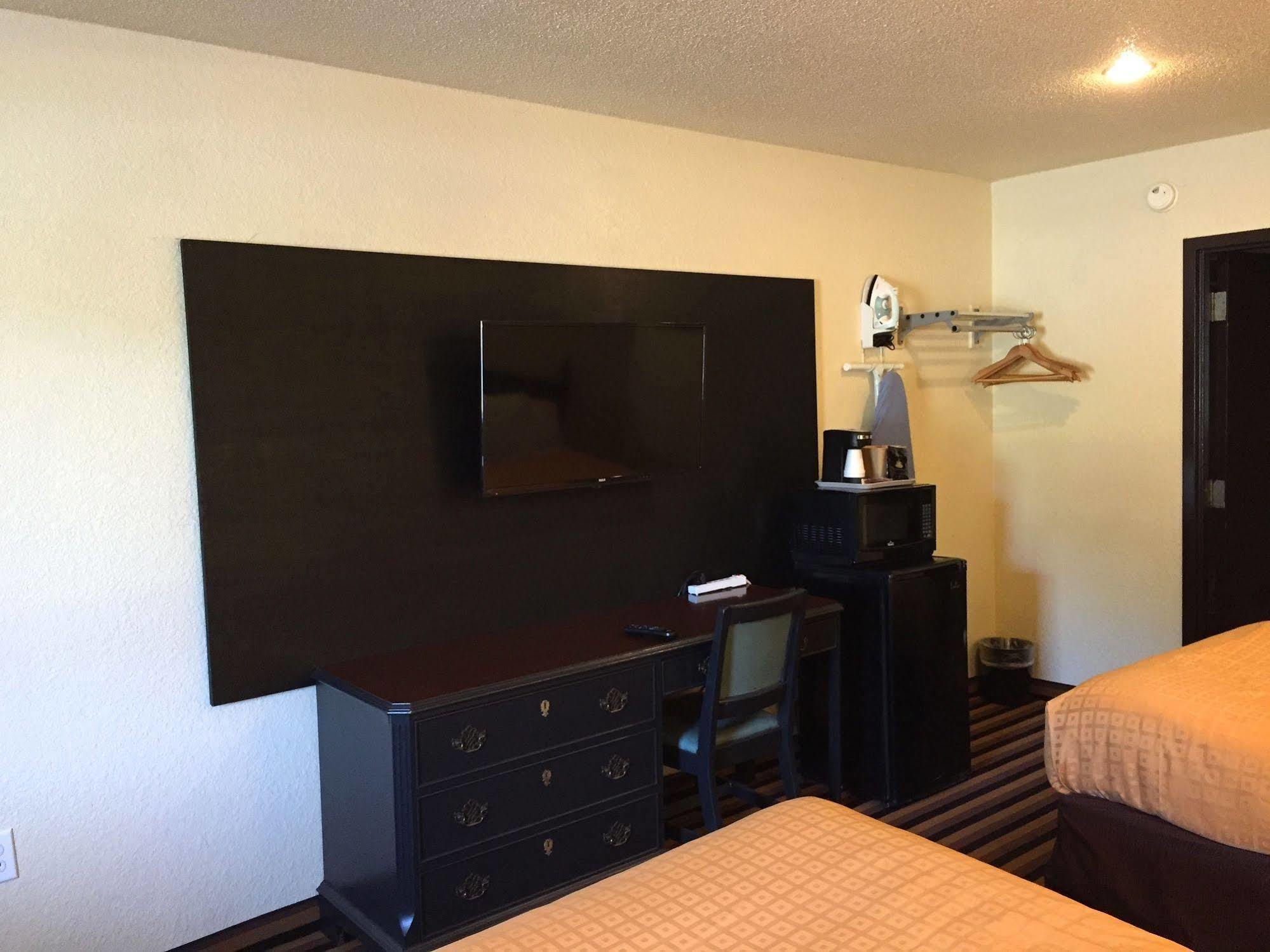 Travelers Inn Elizabeth City Exterior photo